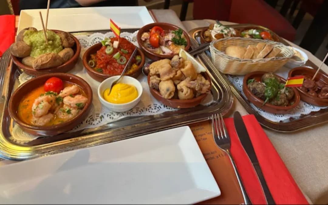 Außenansicht des Timorossi bei Nacht