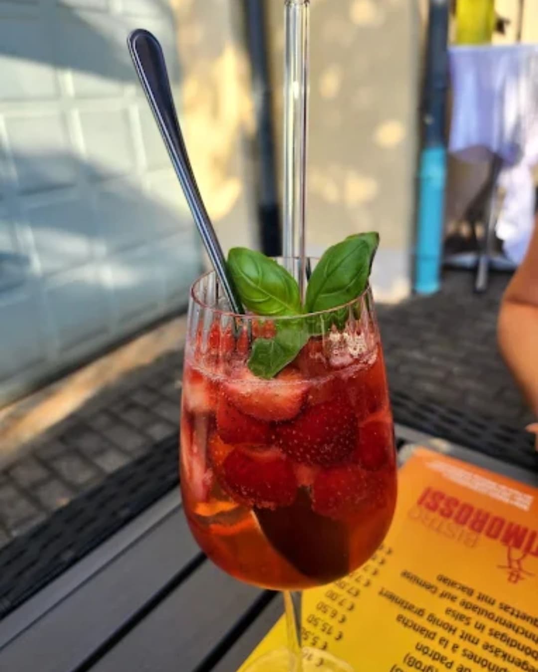 Ein gedeckter Tisch für ein Event im Timorossi