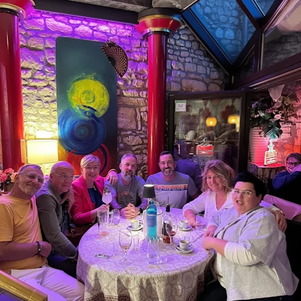 Eine Gruppe von Freunden teilt sich Tapas und Getränke